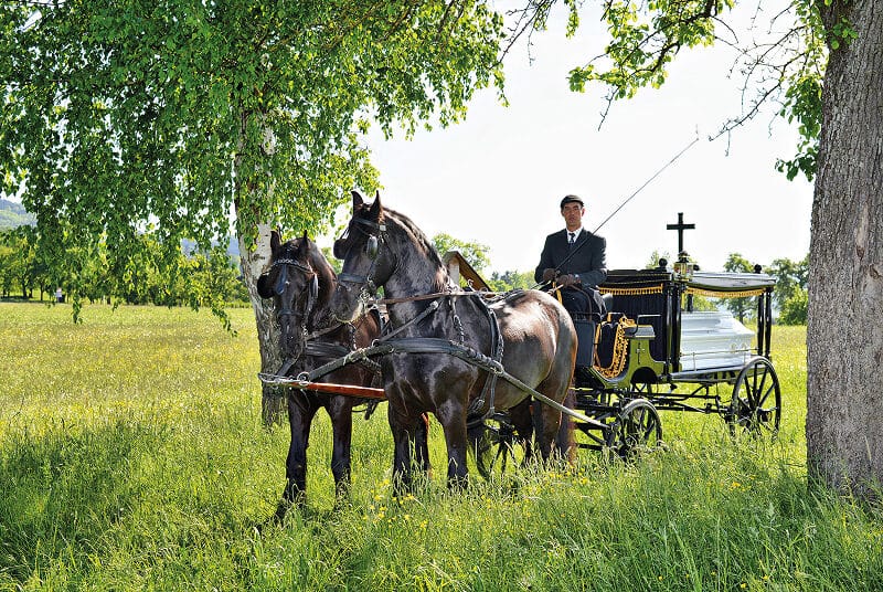 Kondukte mit Trauerkutsche